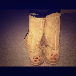 Chestnut Bearpaw boots